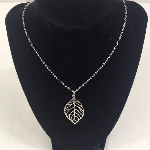 Silver color single leaf 18” necklace NWOT - Picture 1 of 2